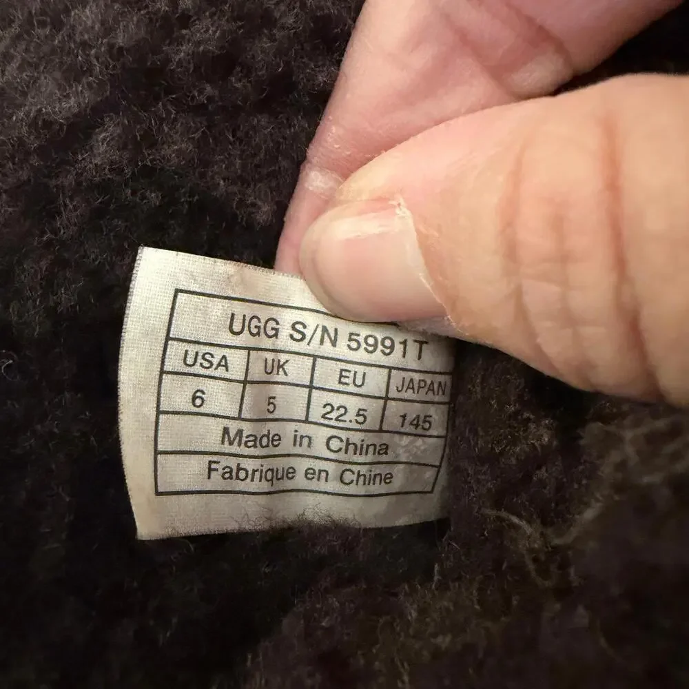 UGG Kids Bailey Button Toddler Boot‎ 6